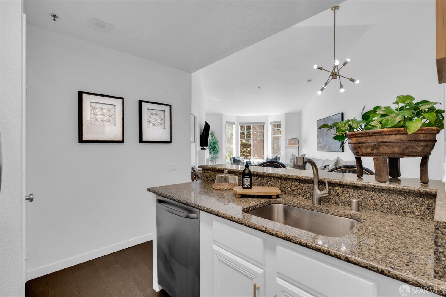 Detail Gallery Image 9 of 22 For 180 Caldecott Ln #314,  Oakland,  CA 94618 - 1 Beds | 1 Baths