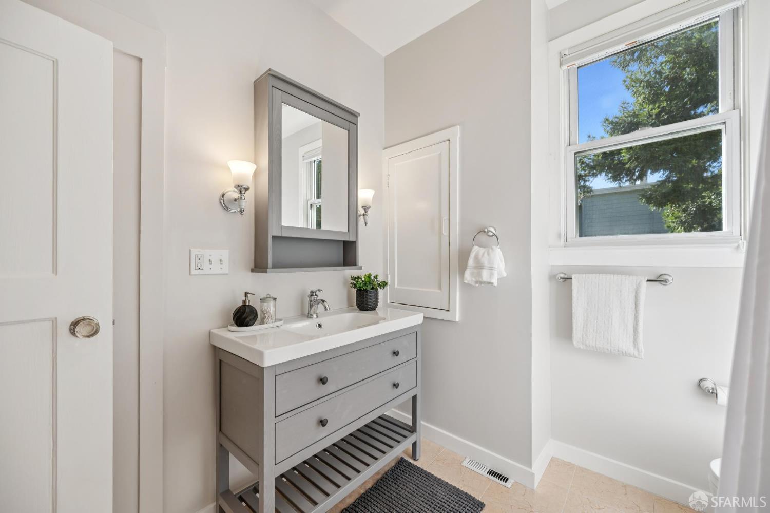 Detail Gallery Image 50 of 84 For 931 Kirkham St, San Francisco,  CA 94122 - 3 Beds | 3 Baths