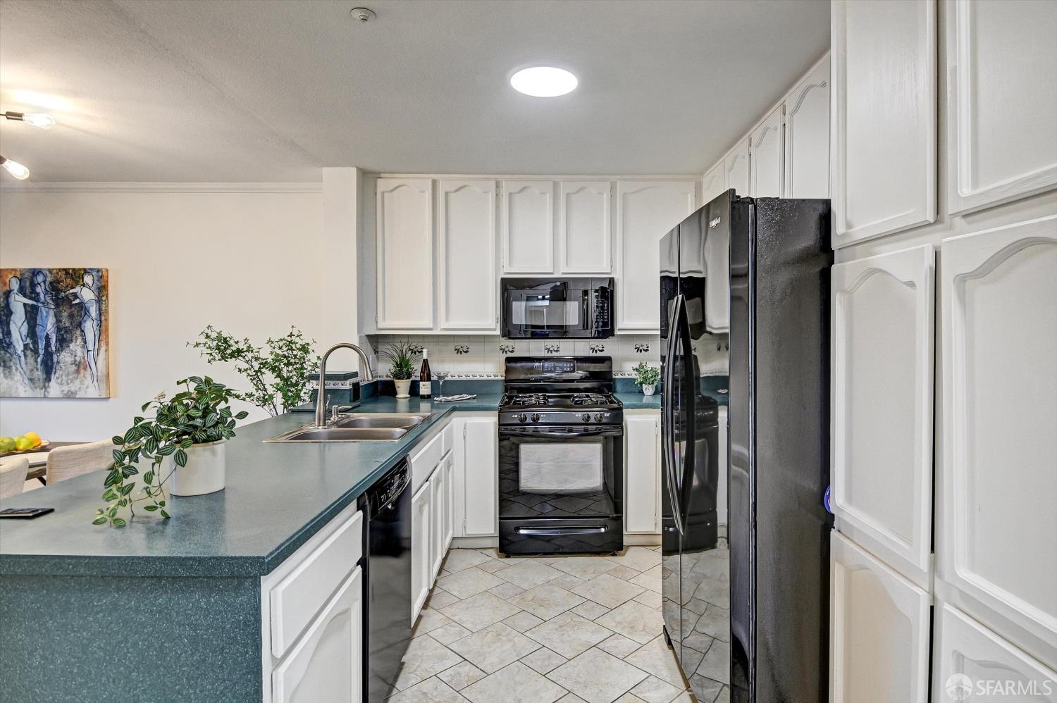 Detail Gallery Image 15 of 36 For 306 Oak Ct, Daly City,  CA 94014 - 3 Beds | 2 Baths