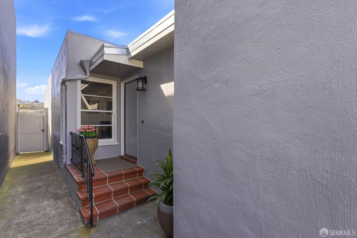 Detail Gallery Image 6 of 42 For 6 Lapham Way, San Francisco,  CA 94112 - 3 Beds | 2 Baths