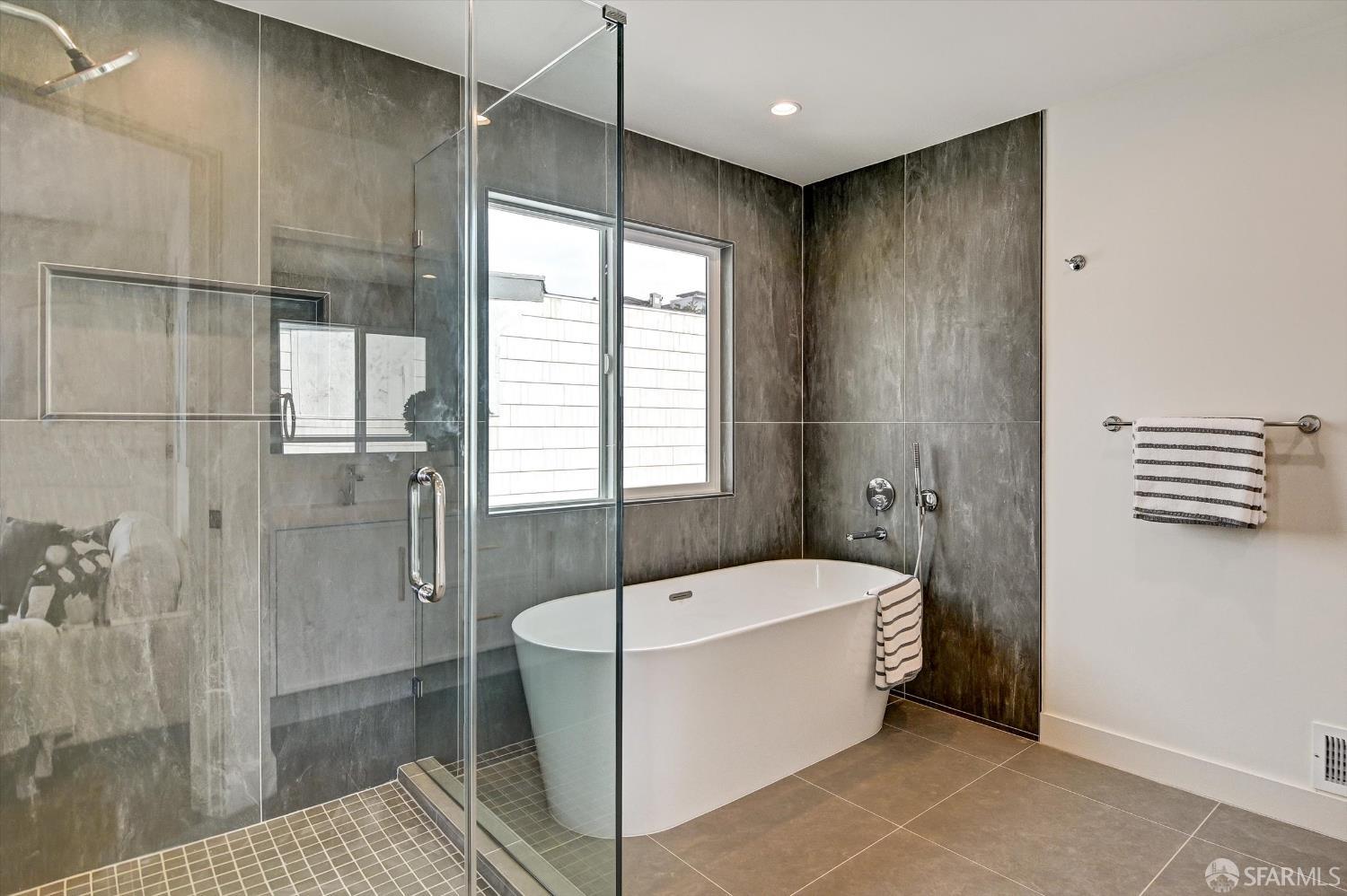 Detail Gallery Image 24 of 70 For 2100 34th Ave, San Francisco,  CA 94116 - 4 Beds | 3 Baths