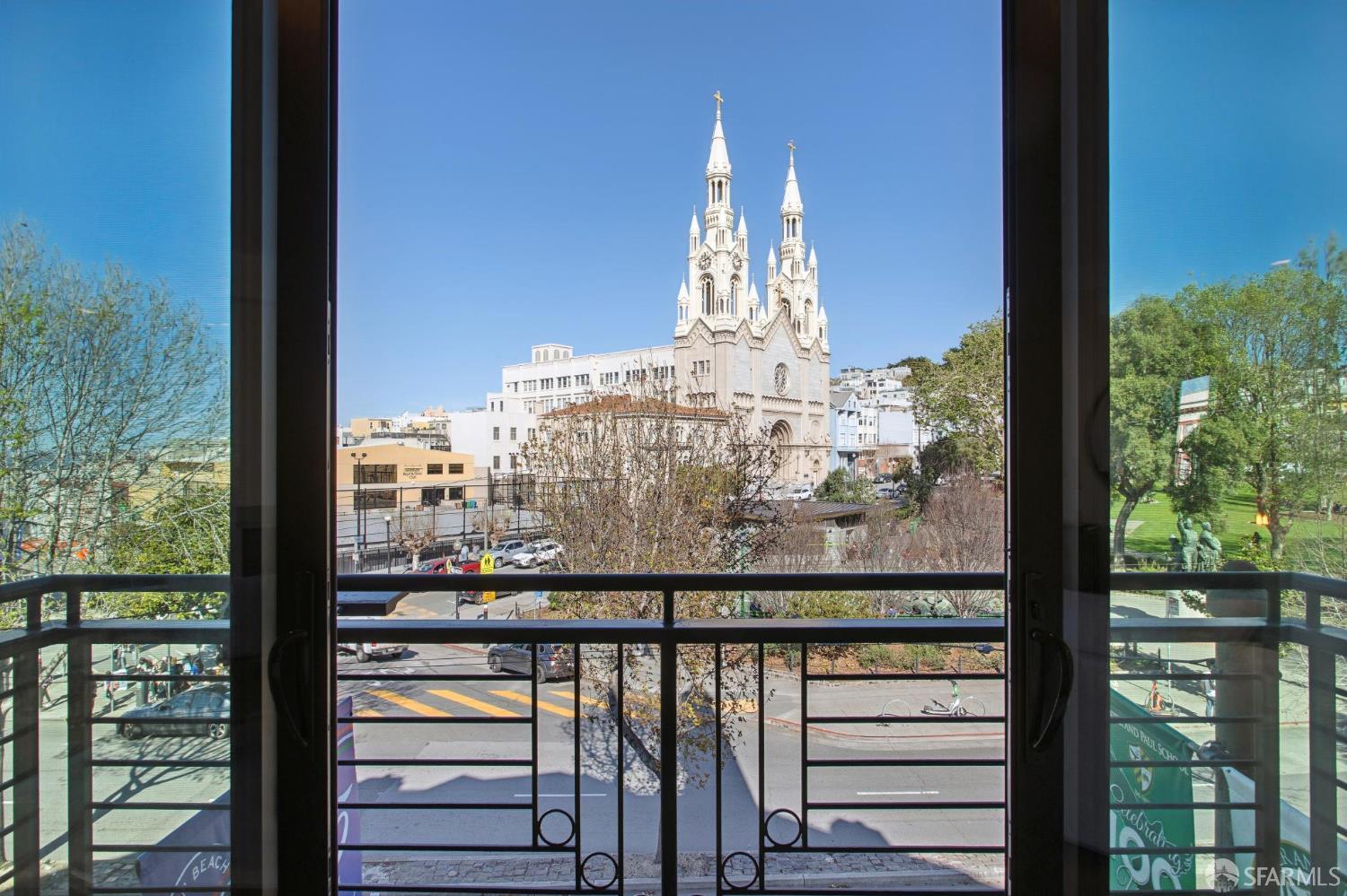 Detail Gallery Image 8 of 50 For 1731 Powell St #303,  San Francisco,  CA 94133 - 2 Beds | 2/1 Baths