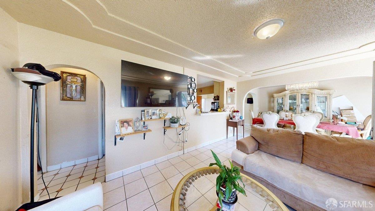 Detail Gallery Image 12 of 45 For 471 Green St, East Palo Alto,  CA 94303 - 9 Beds | 5 Baths