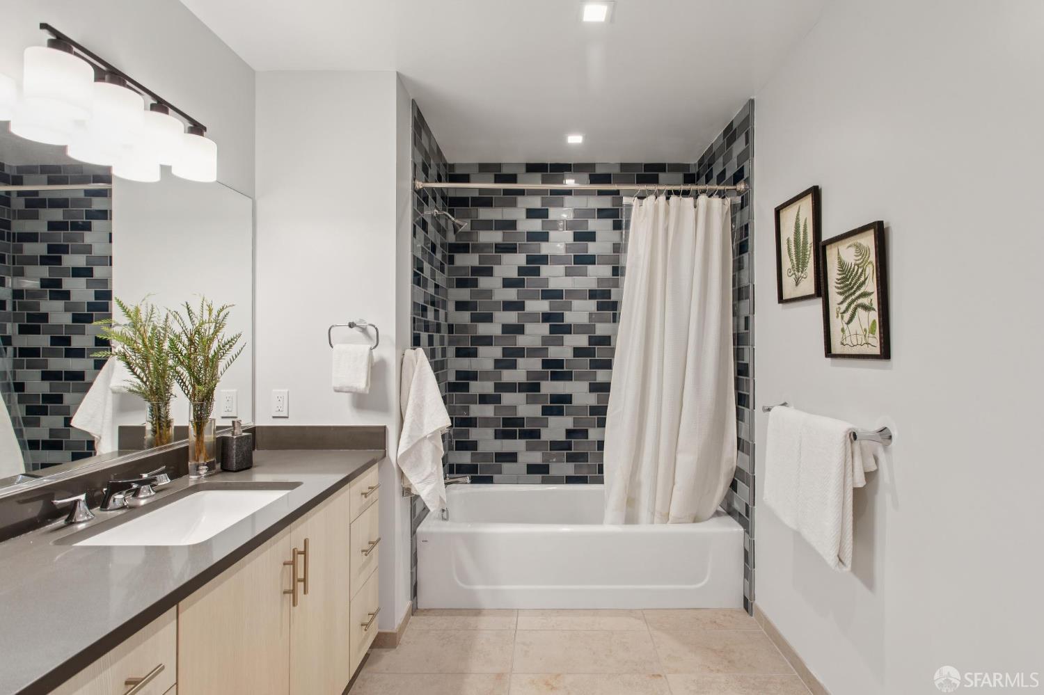 Detail Gallery Image 30 of 50 For 1731 Powell St #303,  San Francisco,  CA 94133 - 2 Beds | 2/1 Baths