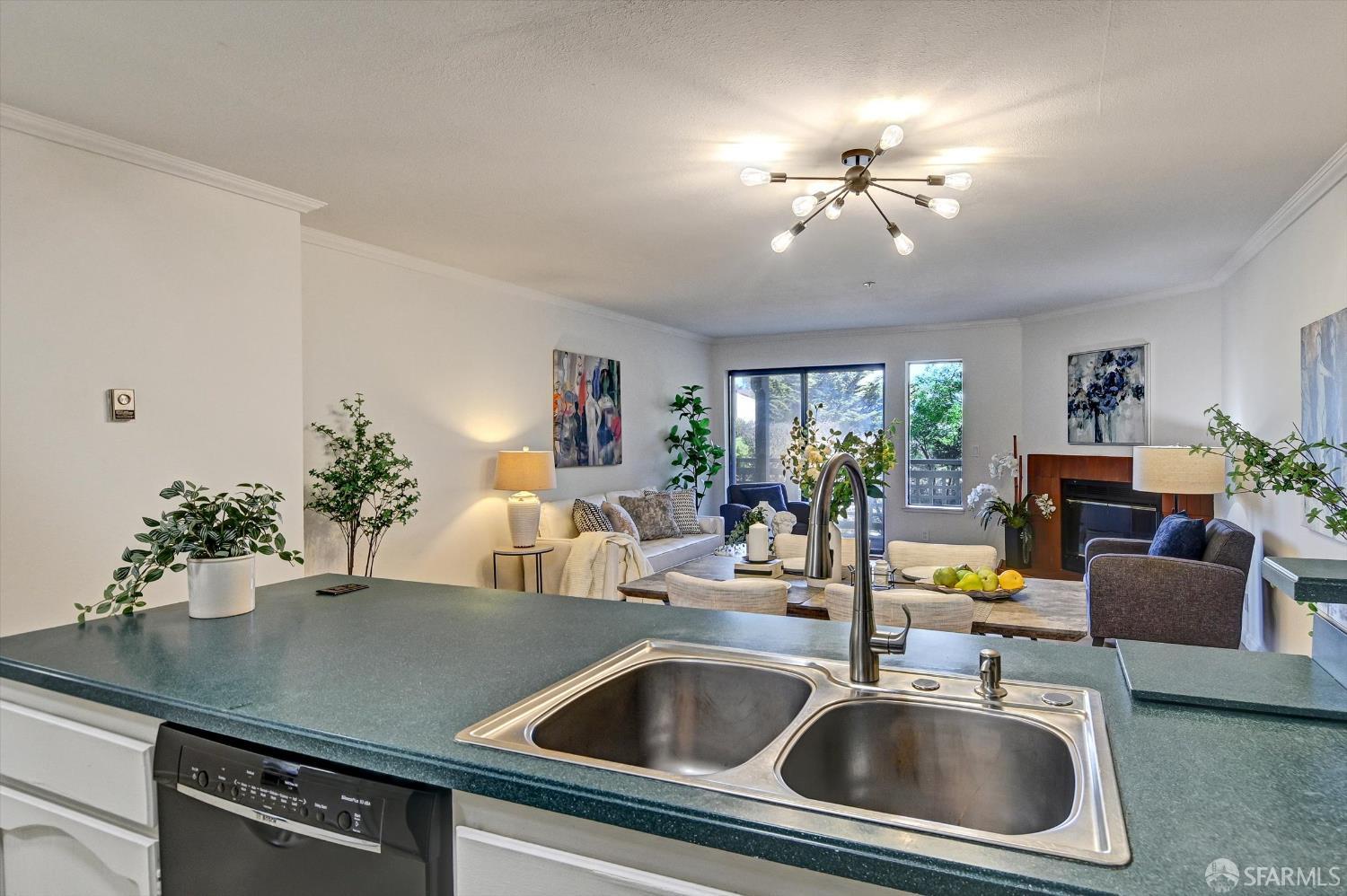 Detail Gallery Image 17 of 36 For 306 Oak Ct, Daly City,  CA 94014 - 3 Beds | 2 Baths