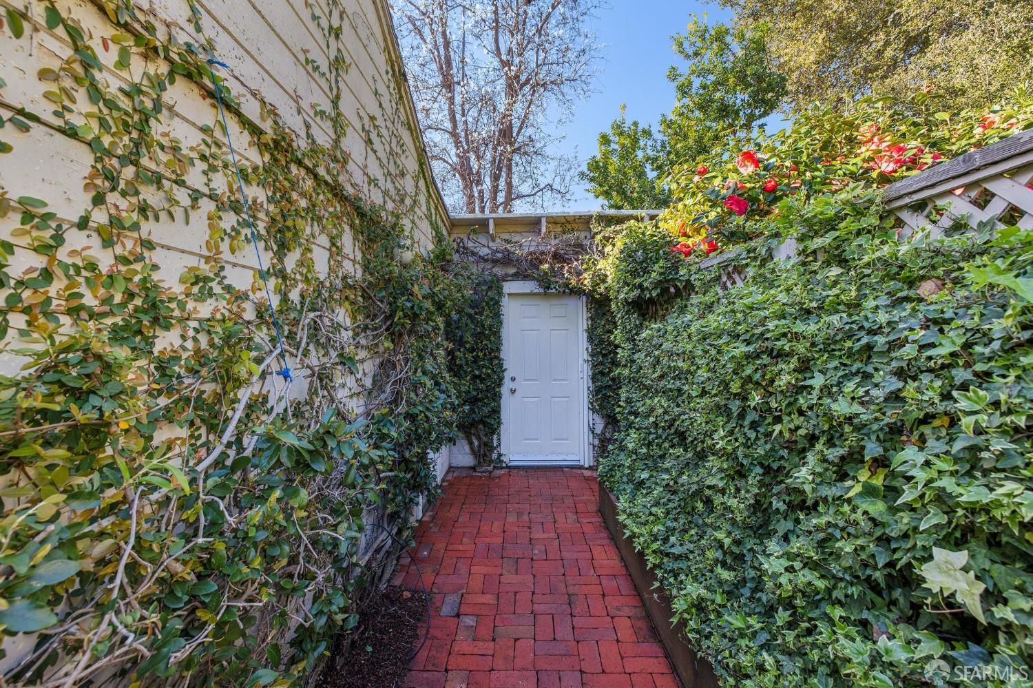 Detail Gallery Image 29 of 43 For 325 Yale Rd, Menlo Park,  CA 94025 - 2 Beds | 1/1 Baths