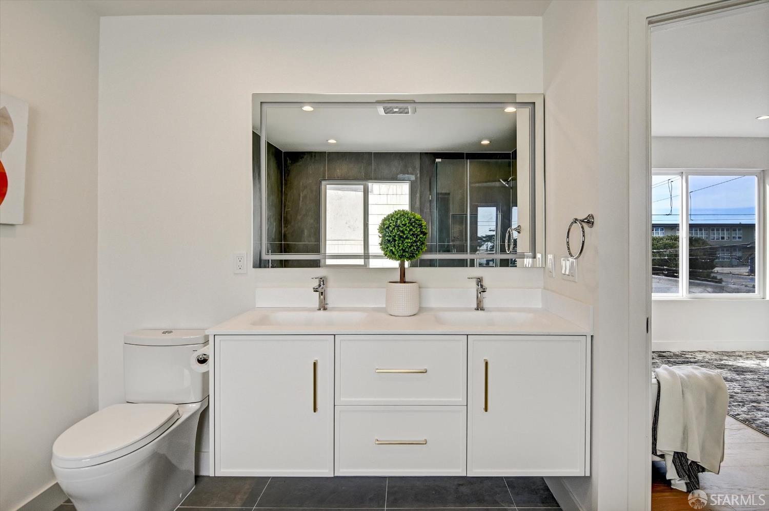 Detail Gallery Image 25 of 70 For 2100 34th Ave, San Francisco,  CA 94116 - 4 Beds | 3 Baths