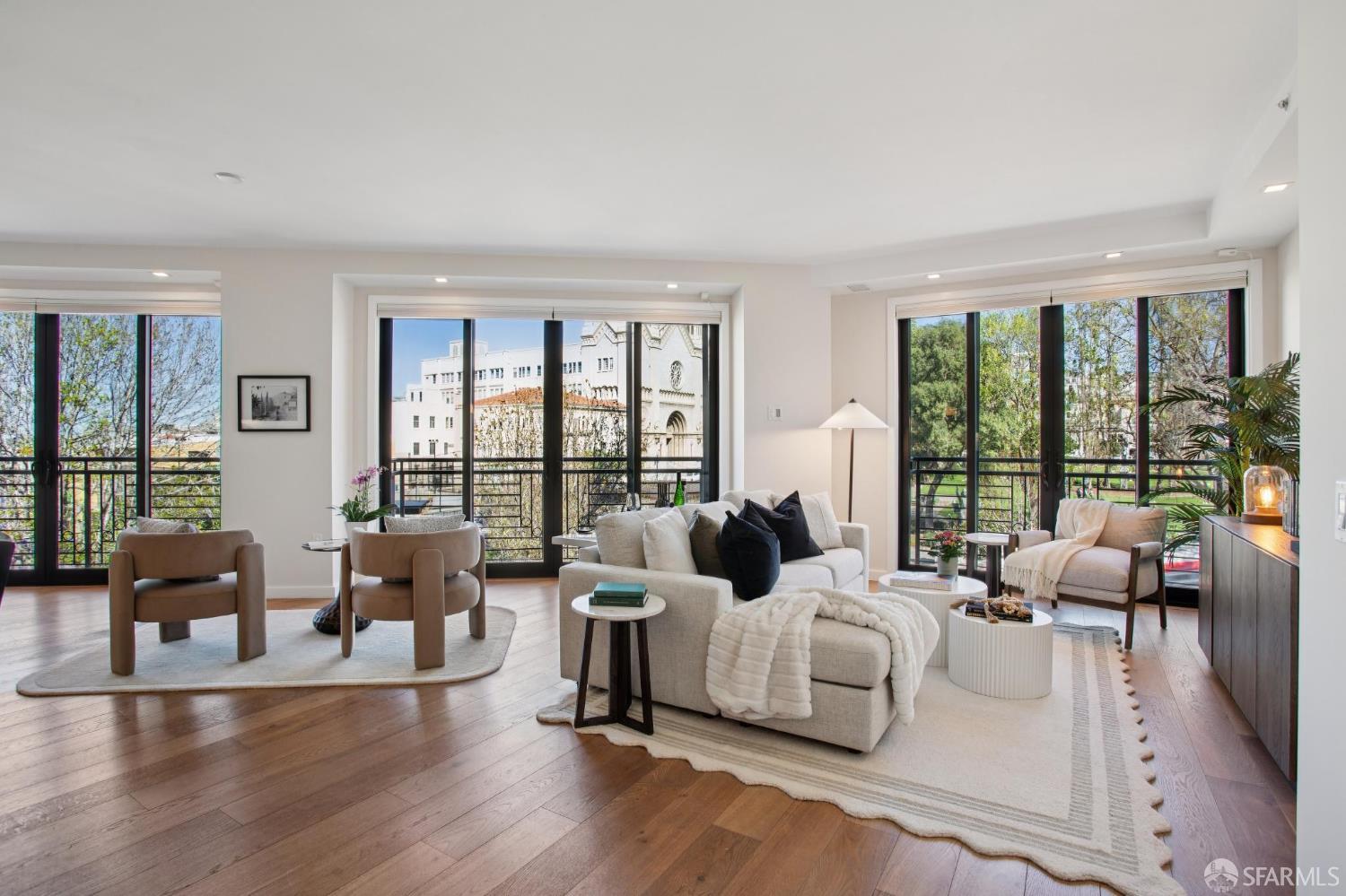 Detail Gallery Image 3 of 50 For 1731 Powell St #303,  San Francisco,  CA 94133 - 2 Beds | 2/1 Baths