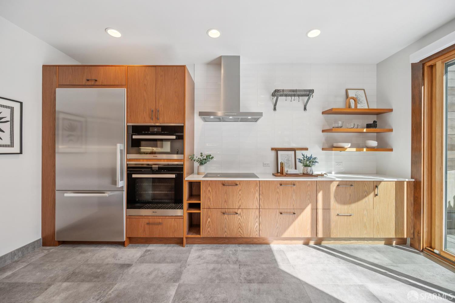 Detail Gallery Image 21 of 84 For 931 Kirkham St, San Francisco,  CA 94122 - 3 Beds | 3 Baths