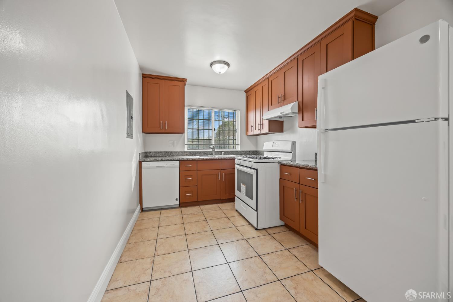 Detail Gallery Image 3 of 21 For 449 Lucas Ave, Richmond,  CA 94801 - 3 Beds | 2 Baths