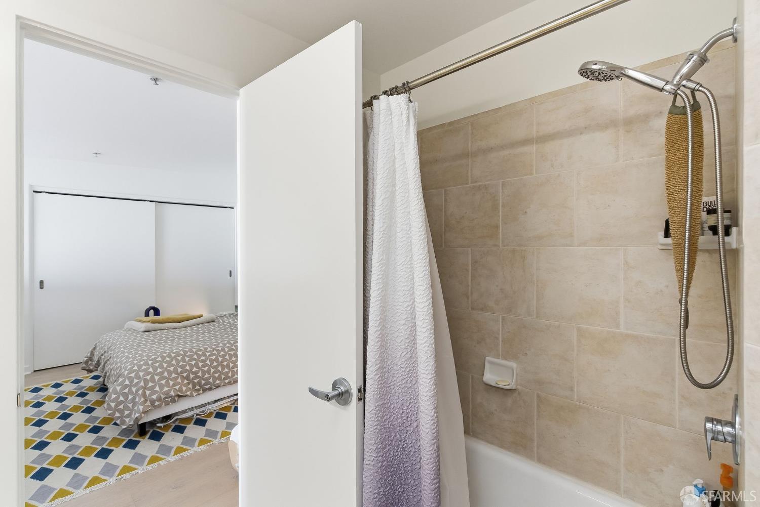 Photo #28: 426110889 Listing: Photo #28