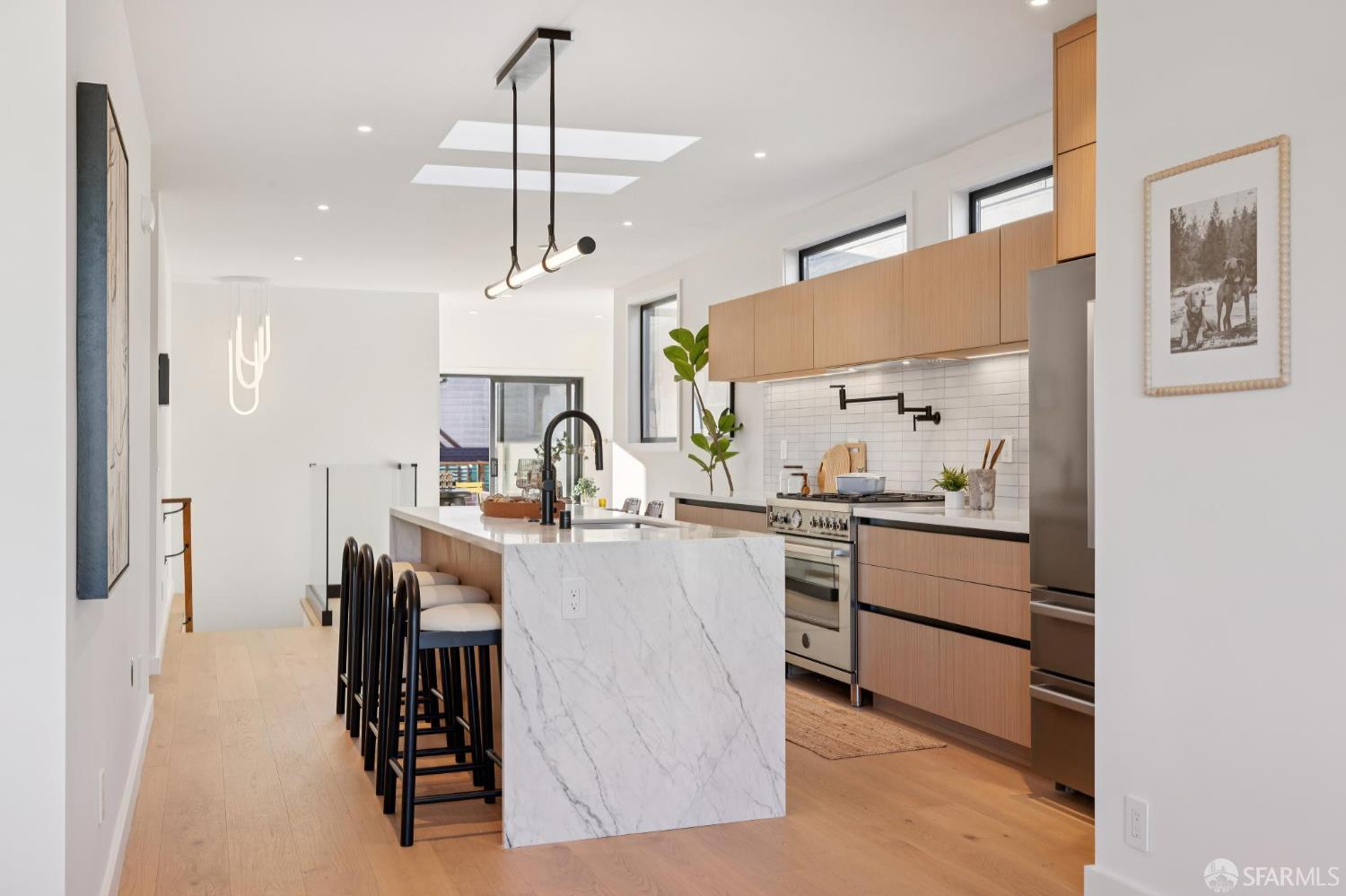 Detail Gallery Image 17 of 90 For 907 Athens St, San Francisco,  CA 94112 - 4 Beds | 4 Baths