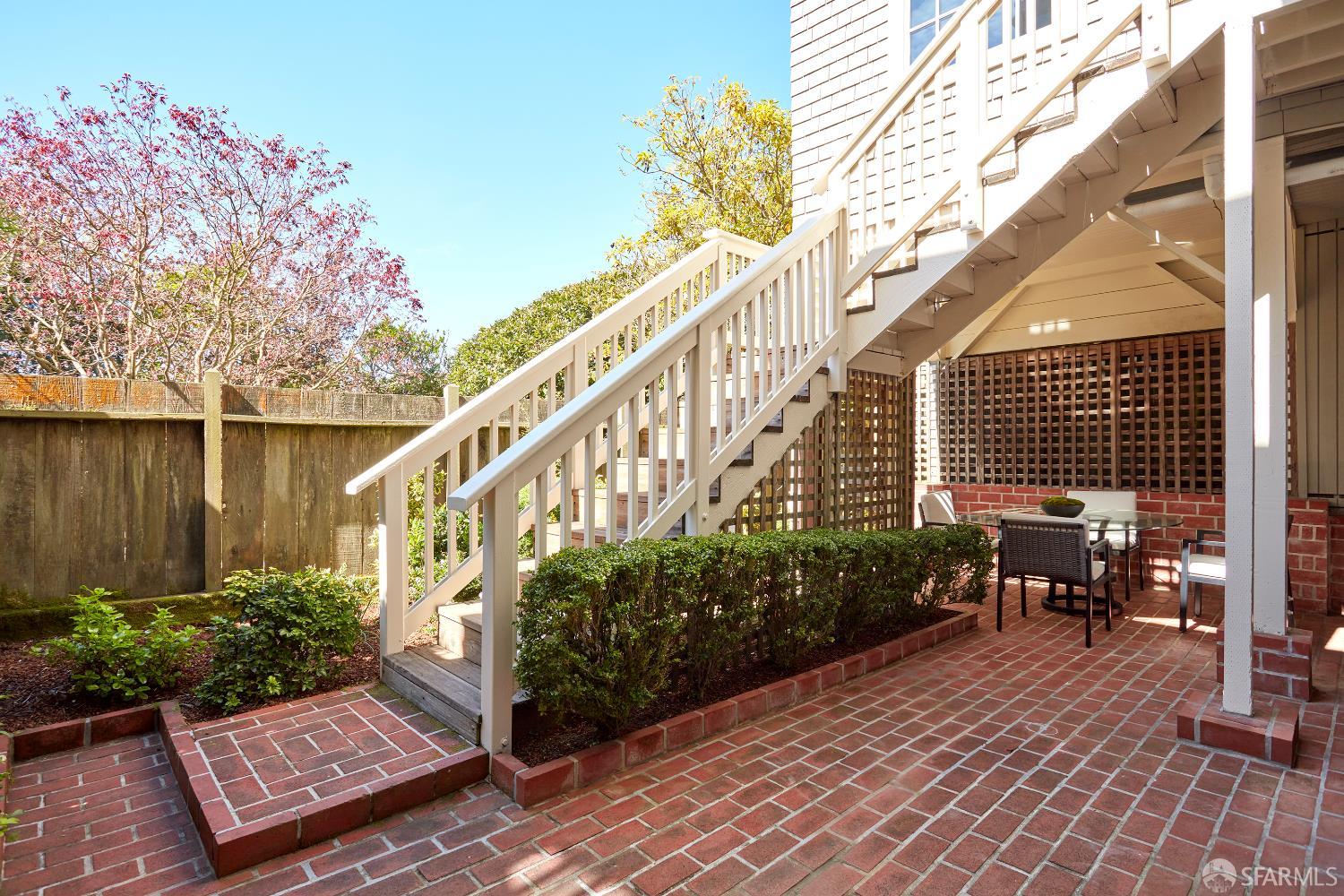 Detail Gallery Image 10 of 28 For 139 Cherry St, San Francisco,  CA 94118 - 3 Beds | 2/1 Baths