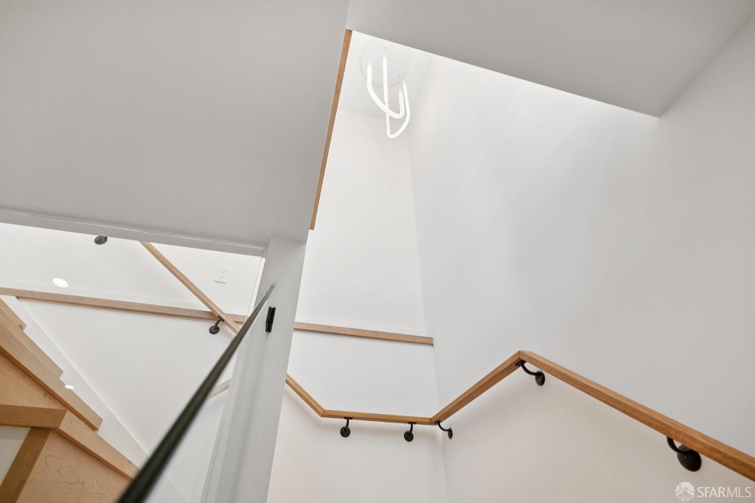 Detail Gallery Image 35 of 90 For 907 Athens St, San Francisco,  CA 94112 - 4 Beds | 4 Baths