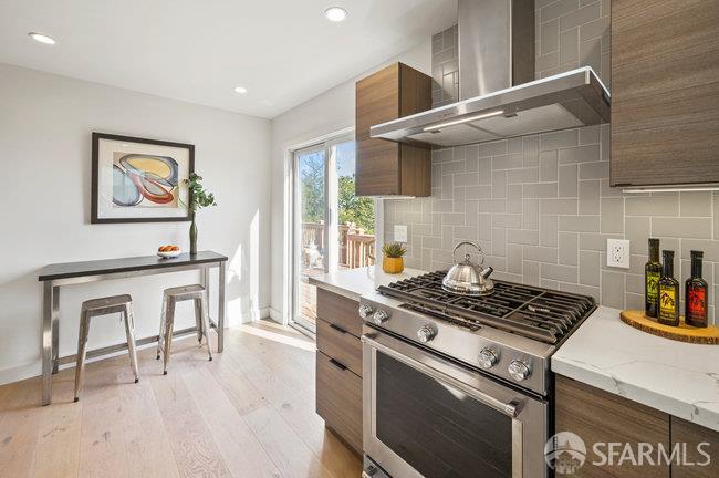 Detail Gallery Image 12 of 33 For 156 Midcrest Way, San Francisco,  CA 94131 - 3 Beds | 2 Baths