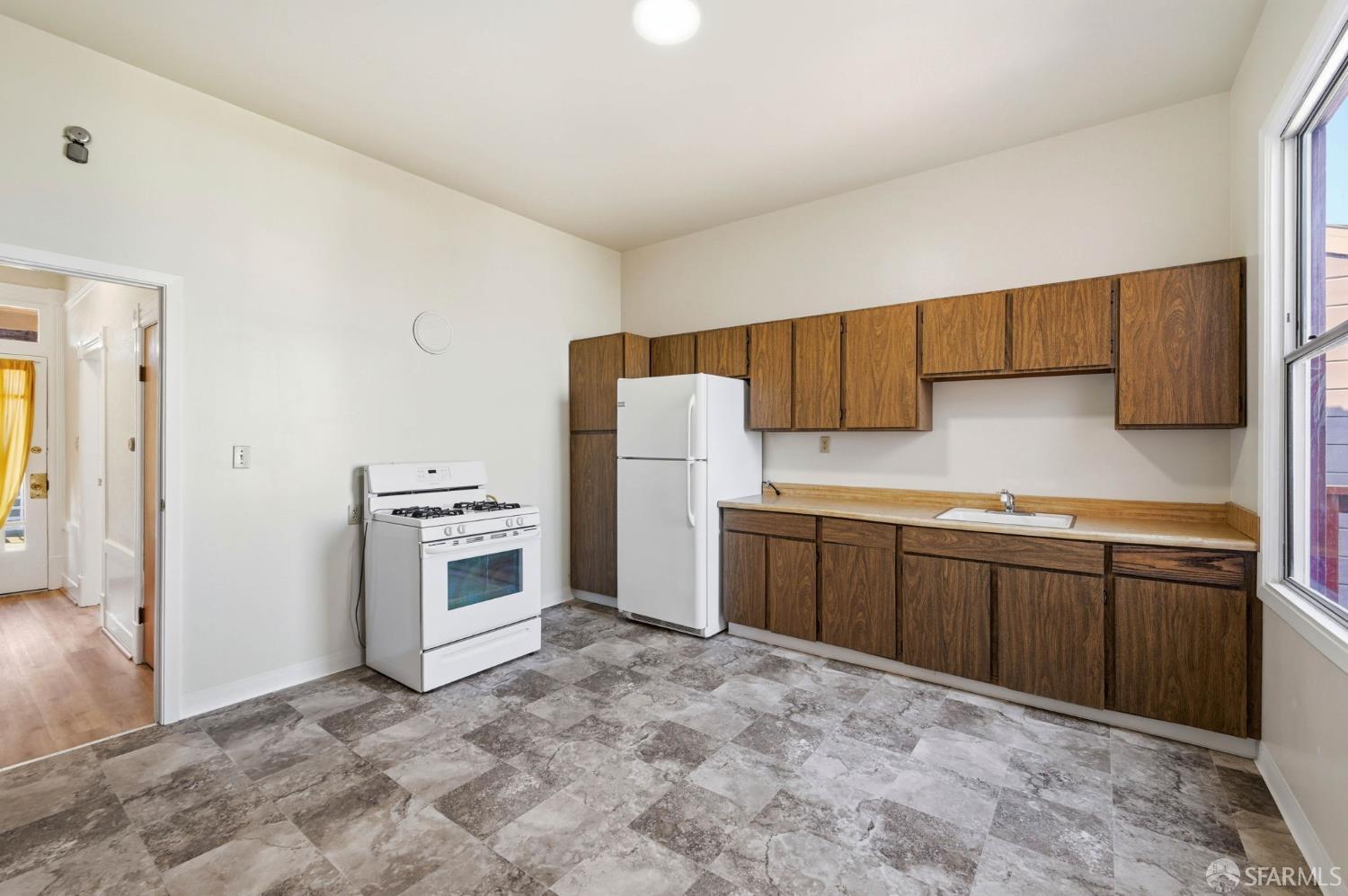 Detail Gallery Image 12 of 36 For 29 Holyoke St, San Francisco,  CA 94134 - 2 Beds | 1 Baths