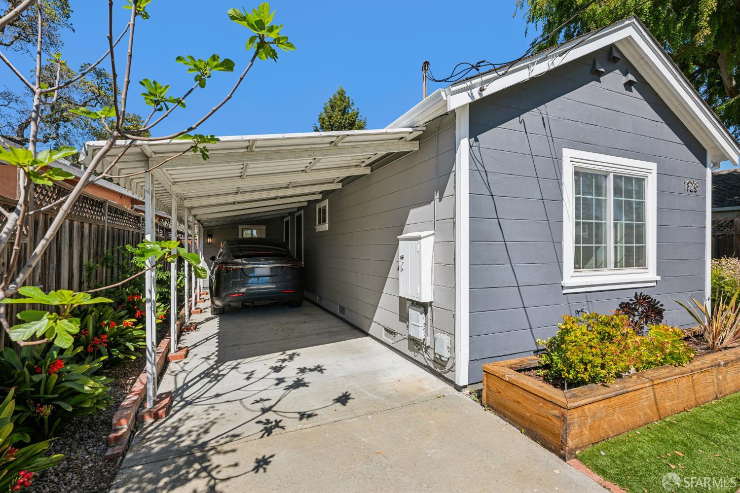 Detail Gallery Image 5 of 67 For 1928 Howard Ave, San Carlos,  CA 94070 - 3 Beds | 2 Baths