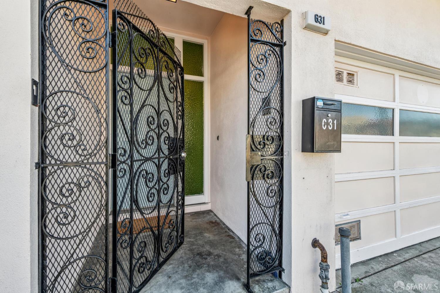 Detail Gallery Image 2 of 53 For 631 Morse St, San Francisco,  CA 94112 - 5 Beds | 3 Baths