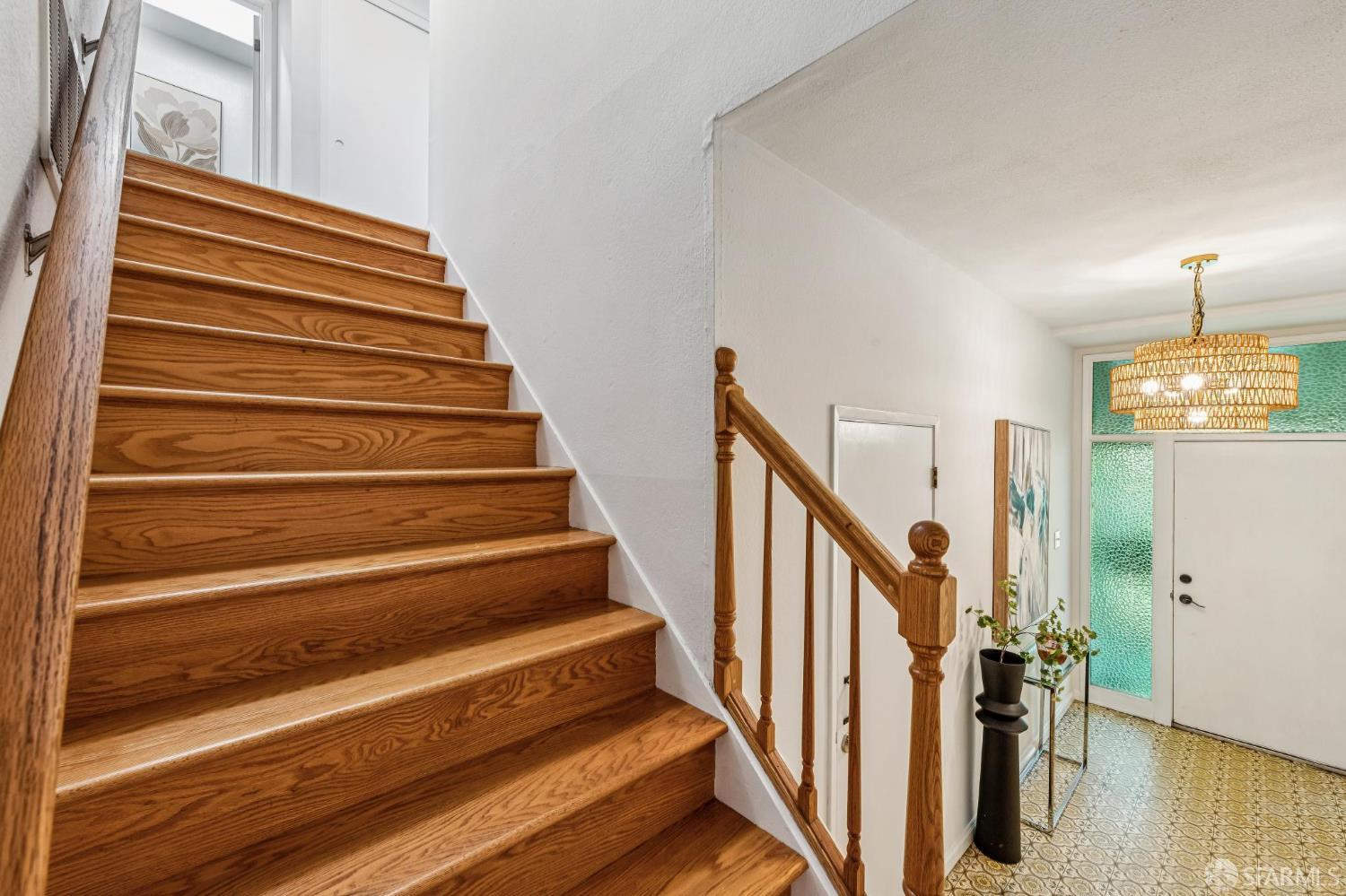 Detail Gallery Image 6 of 53 For 631 Morse St, San Francisco,  CA 94112 - 5 Beds | 3 Baths