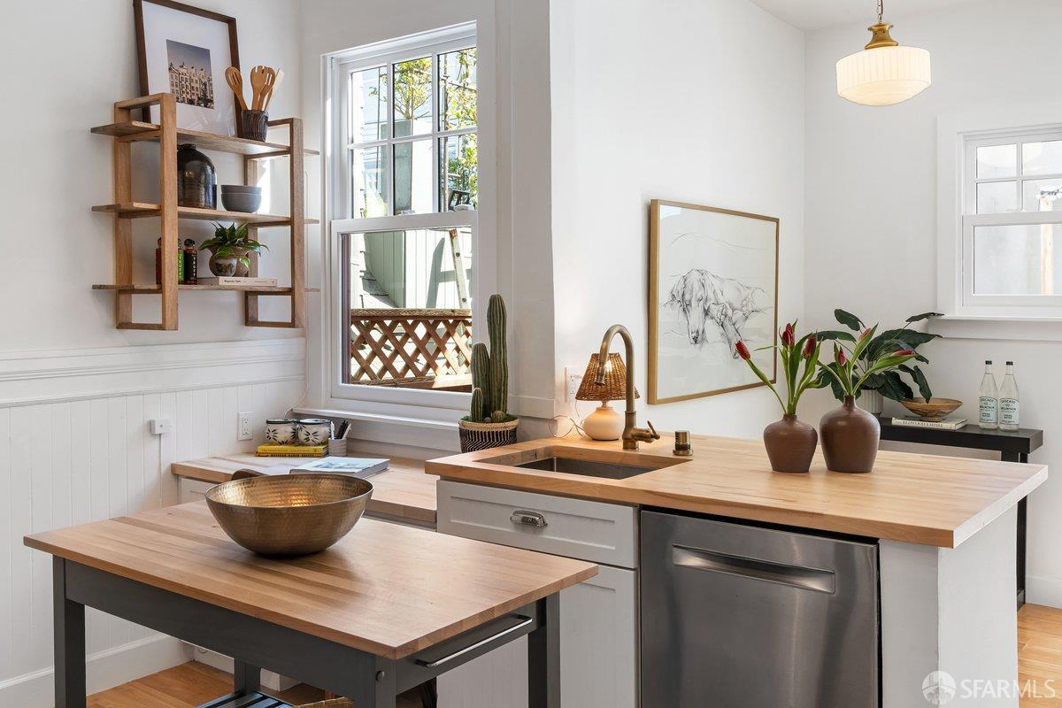 Detail Gallery Image 16 of 34 For 4799 19th St, San Francisco,  CA 94114 - 4 Beds | 1 Baths