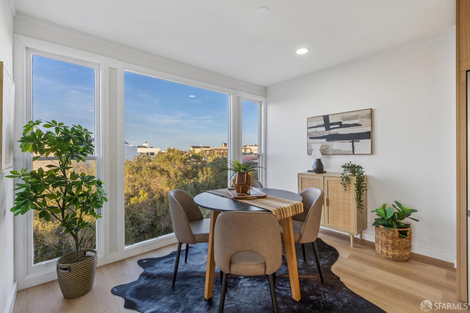 Detail Gallery Image 8 of 27 For 440 Avila St, San Francisco,  CA 94123 - 2 Beds | 1 Baths