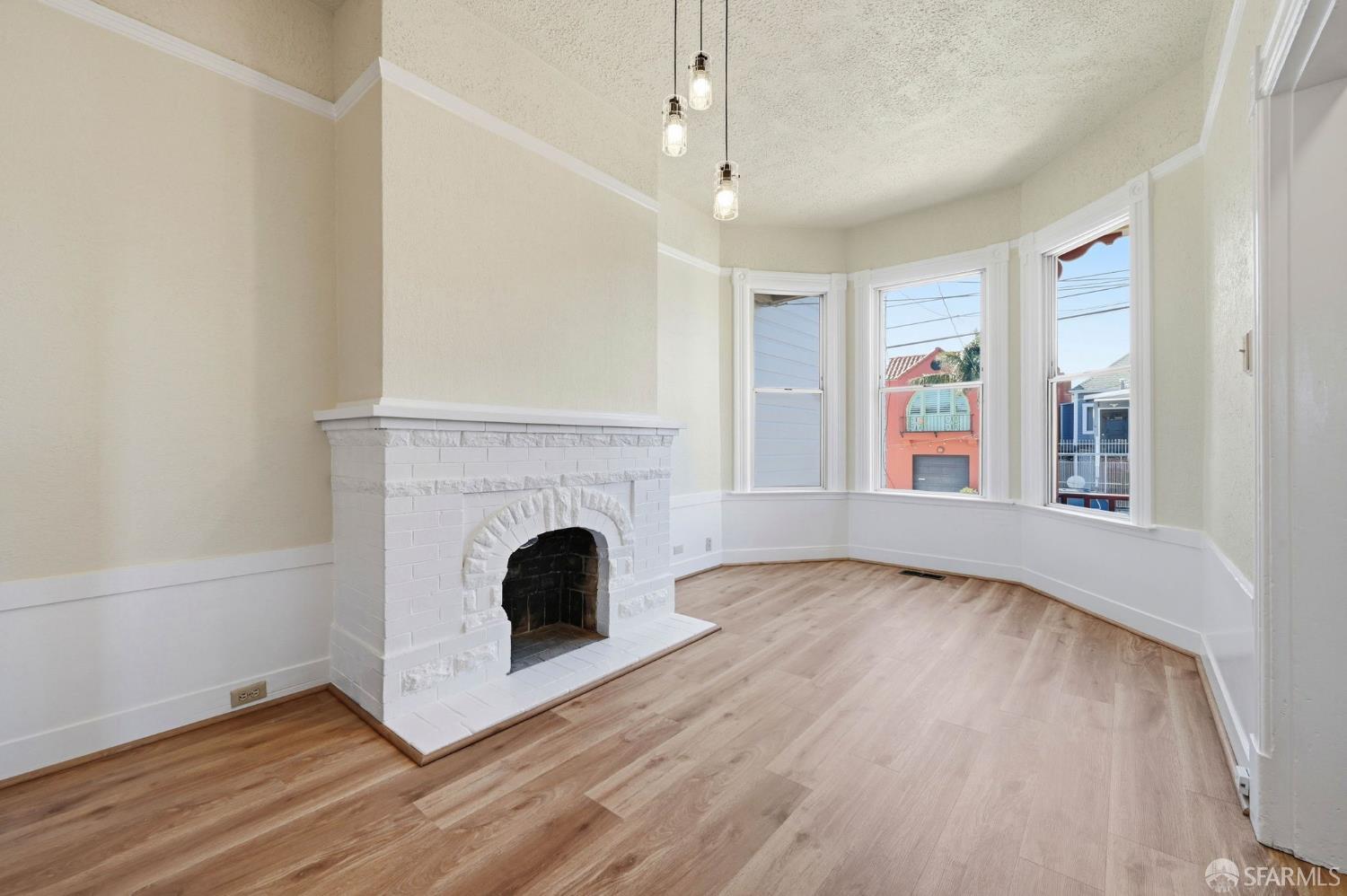 Detail Gallery Image 7 of 36 For 29 Holyoke St, San Francisco,  CA 94134 - 2 Beds | 1 Baths