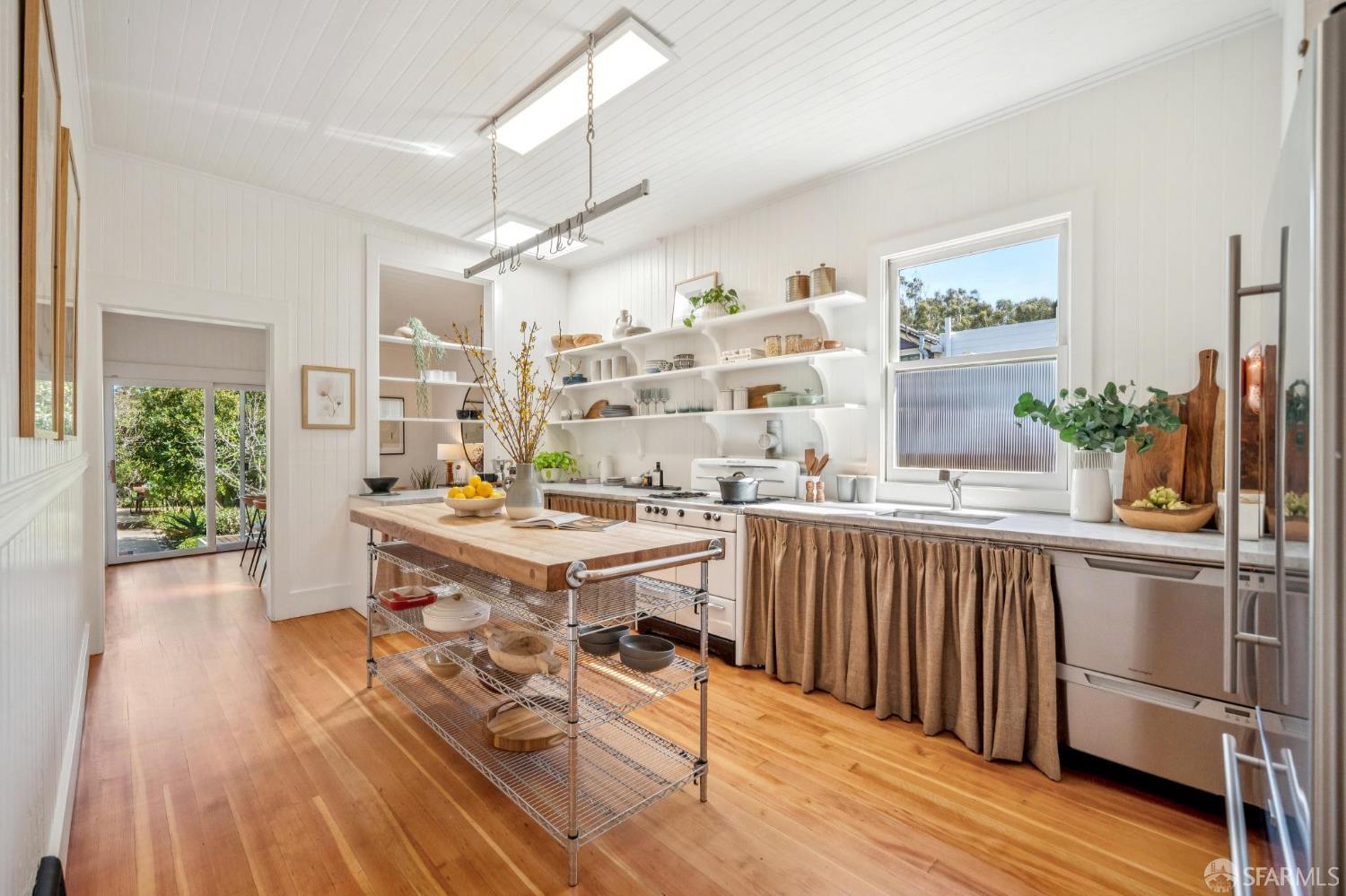 Detail Gallery Image 9 of 41 For 31 Natick St, San Francisco,  CA 94131 - 3 Beds | 1 Baths