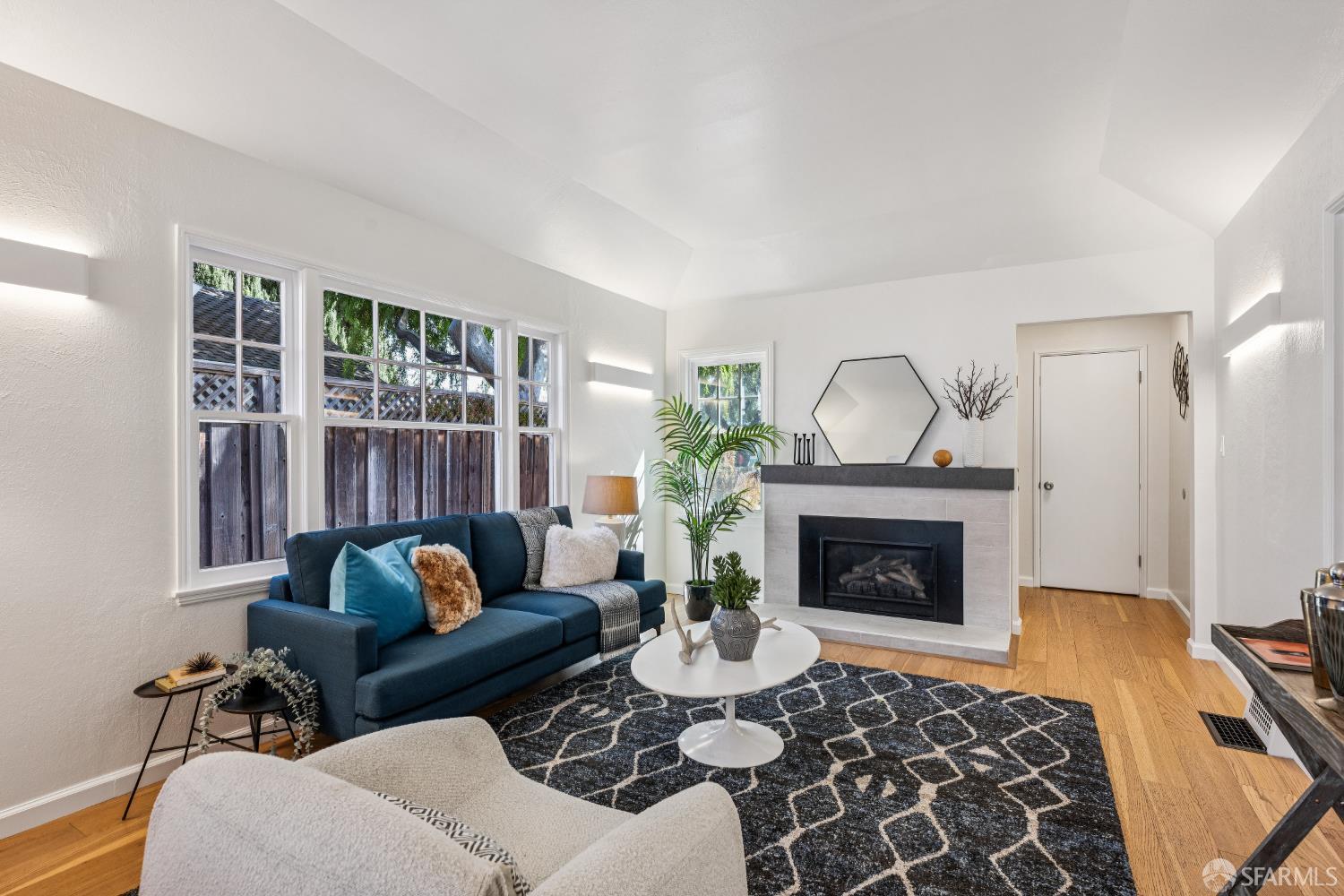 Detail Gallery Image 15 of 67 For 1928 Howard Ave, San Carlos,  CA 94070 - 3 Beds | 2 Baths