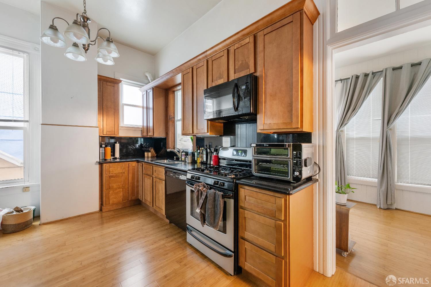 Detail Gallery Image 21 of 42 For 2914 Larkin St, San Francisco,  CA 94109 - – Beds | – Baths