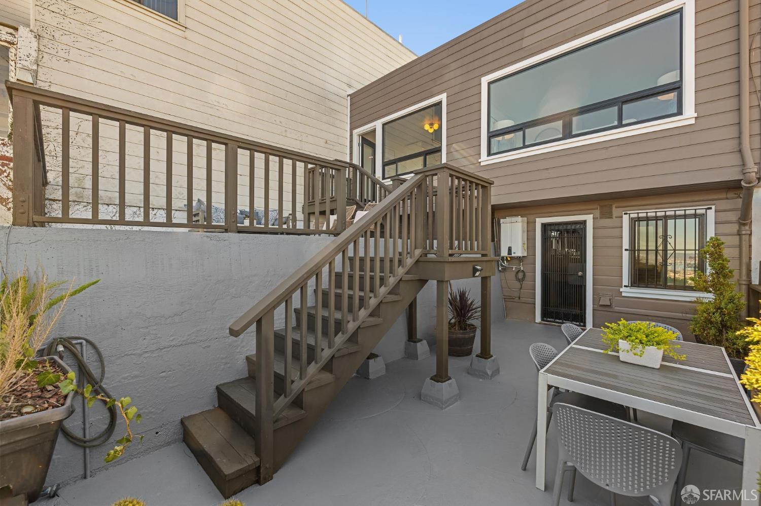 Detail Gallery Image 28 of 42 For 100 Bridgeview Dr, San Francisco,  CA 94124 - 2 Beds | 1 Baths