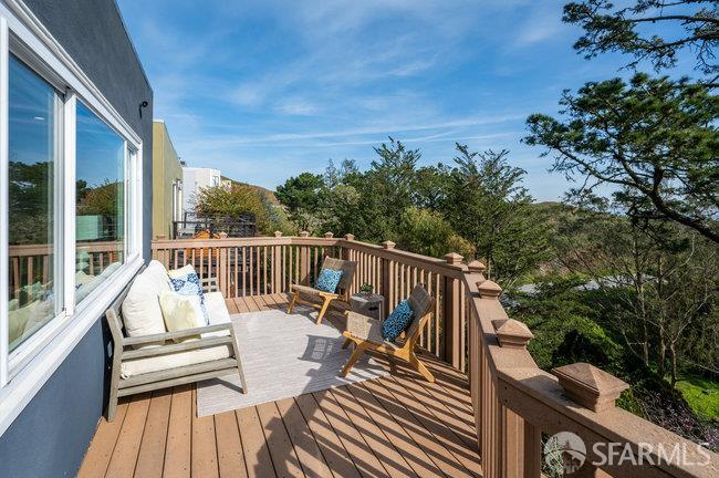 Detail Gallery Image 13 of 33 For 156 Midcrest Way, San Francisco,  CA 94131 - 3 Beds | 2 Baths