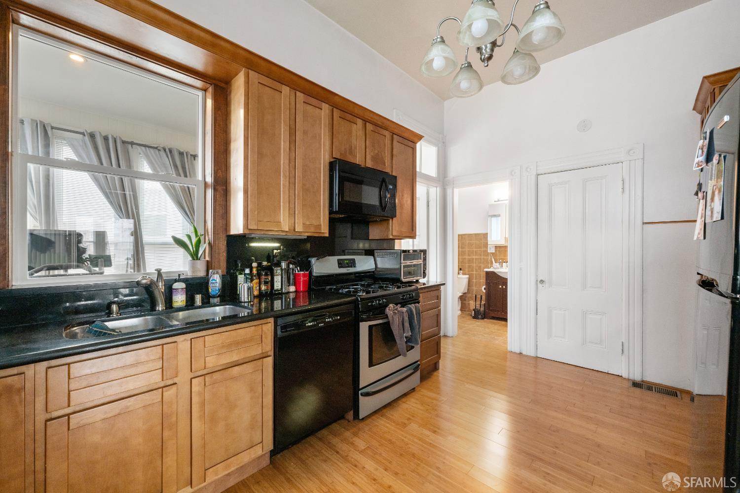 Detail Gallery Image 22 of 42 For 2914 Larkin St, San Francisco,  CA 94109 - – Beds | – Baths