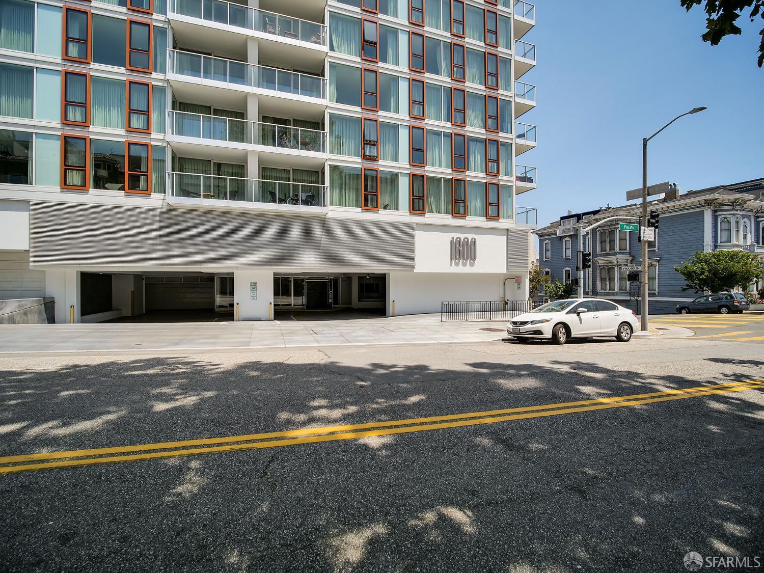 Detail Gallery Image 2 of 7 For 1800 Pacific Ave, San Francisco,  CA 94109 - 1 Beds | 1 Baths