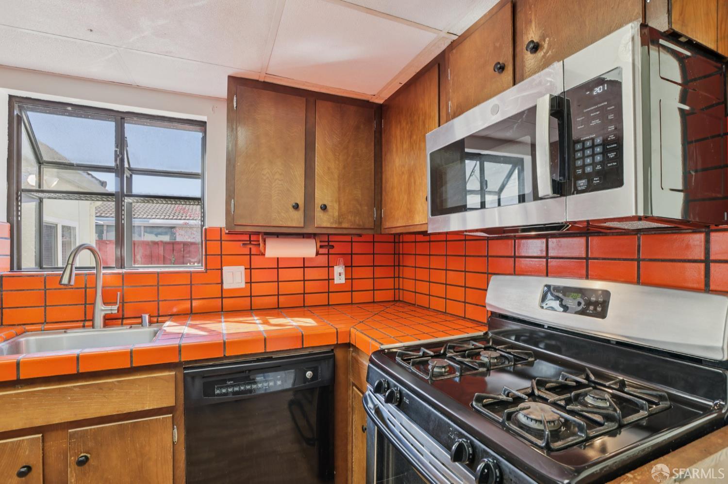 Detail Gallery Image 16 of 44 For 14563 Maracaibo Rd, San Leandro,  CA 94577 - 4 Beds | 2/1 Baths