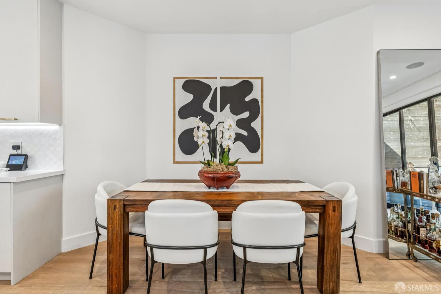 Detail Gallery Image 9 of 33 For 4376 17th St, San Francisco,  CA 94114 - 3 Beds | 3/1 Baths