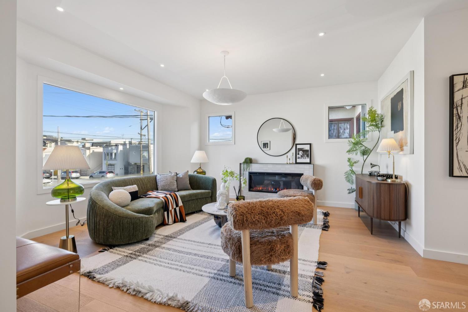 Detail Gallery Image 14 of 90 For 907 Athens St, San Francisco,  CA 94112 - 4 Beds | 4 Baths