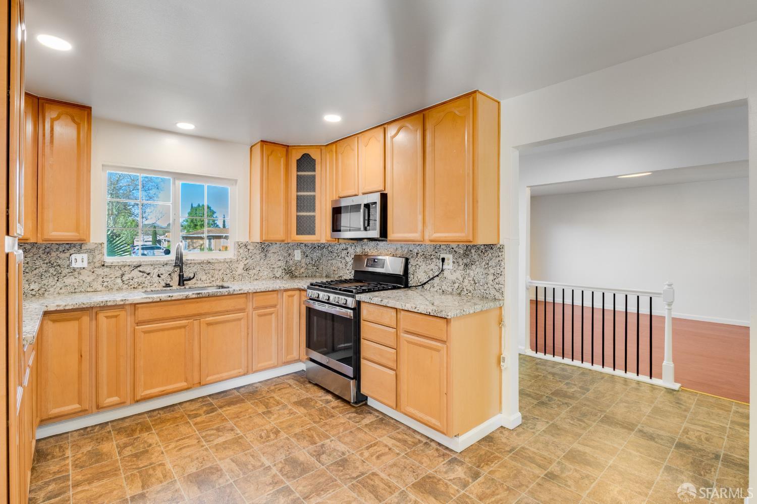 Detail Gallery Image 8 of 28 For 4225 Mcfaul Dr, Pittsburg,  CA 94565 - 4 Beds | 2 Baths