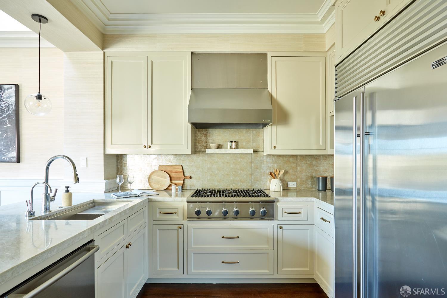 Detail Gallery Image 8 of 28 For 139 Cherry St, San Francisco,  CA 94118 - 3 Beds | 2/1 Baths