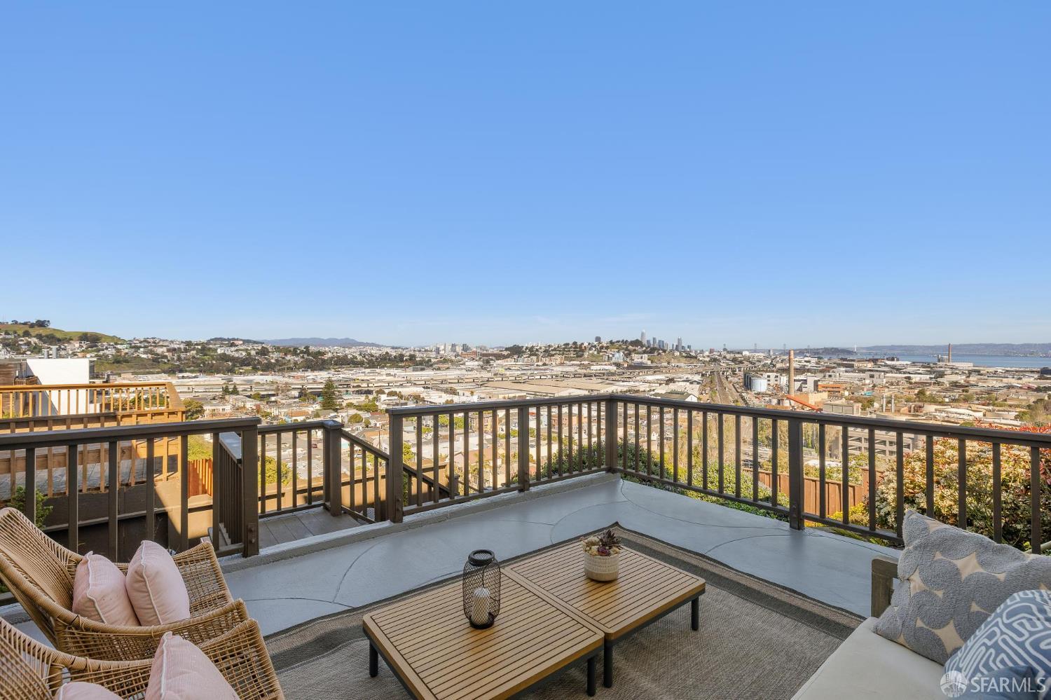 Detail Gallery Image 31 of 42 For 100 Bridgeview Dr, San Francisco,  CA 94124 - 2 Beds | 1 Baths