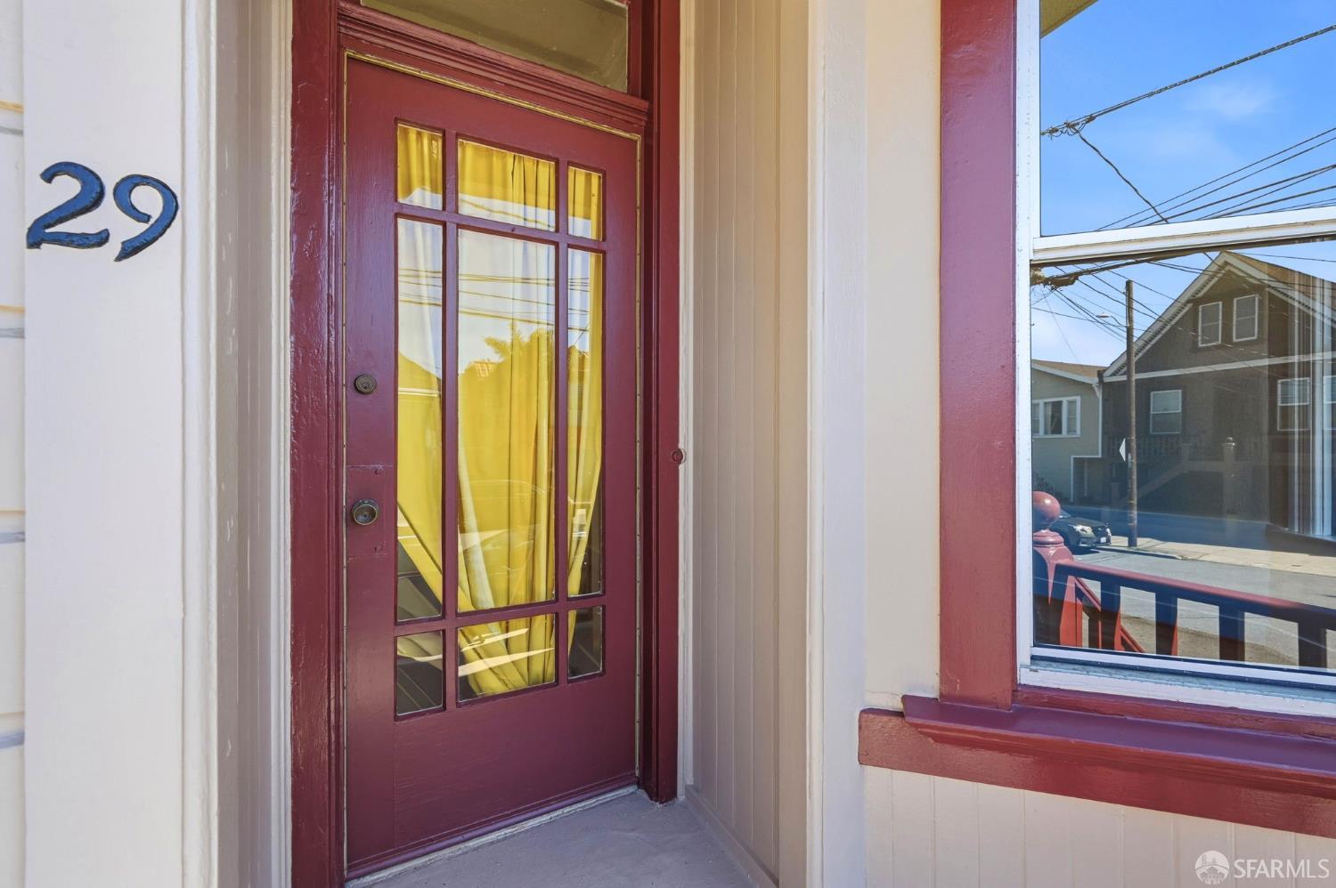 Detail Gallery Image 4 of 36 For 29 Holyoke St, San Francisco,  CA 94134 - 2 Beds | 1 Baths