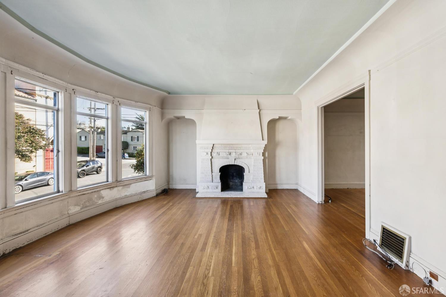 Detail Gallery Image 4 of 28 For 1683 21st Ave, San Francisco,  CA 94122 - 2 Beds | 1 Baths