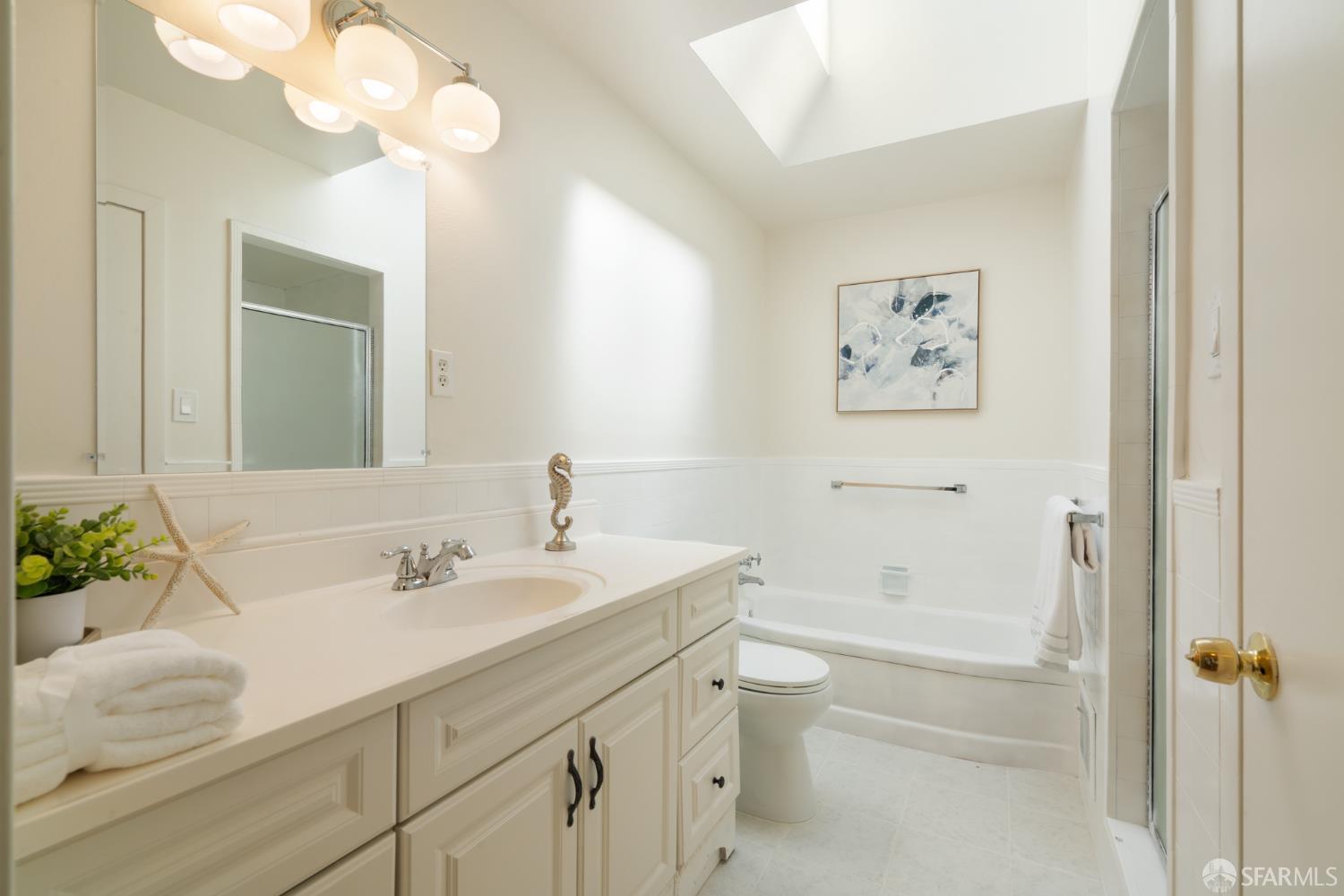 Detail Gallery Image 16 of 30 For 400 Hearst Ave, San Francisco,  CA 94112 - 2 Beds | 1 Baths