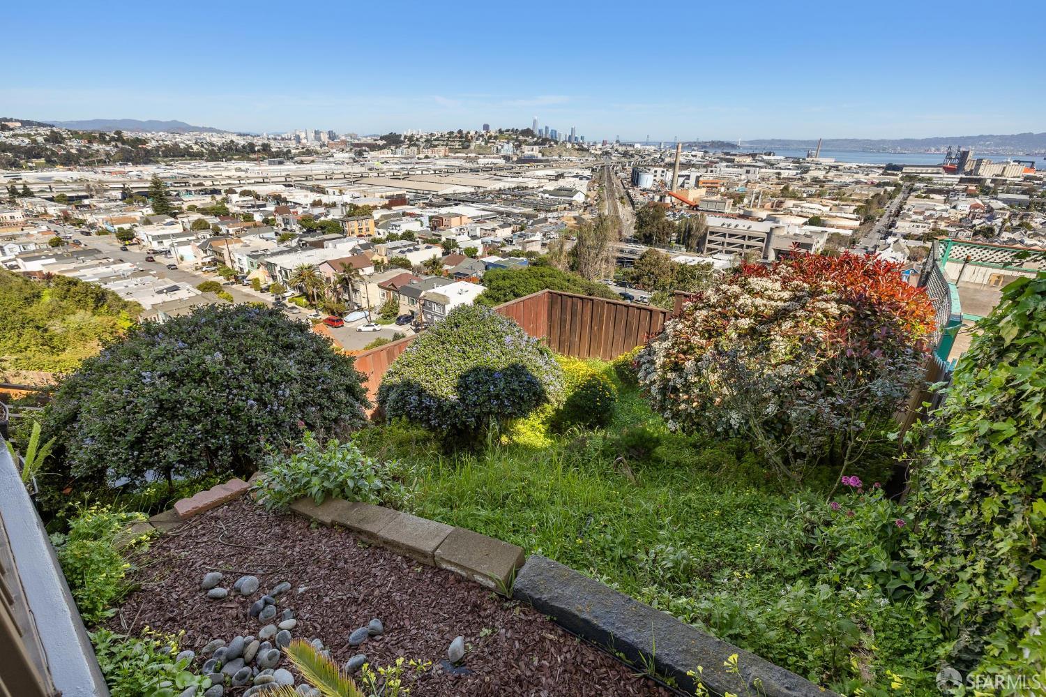 Detail Gallery Image 33 of 42 For 100 Bridgeview Dr, San Francisco,  CA 94124 - 2 Beds | 1 Baths