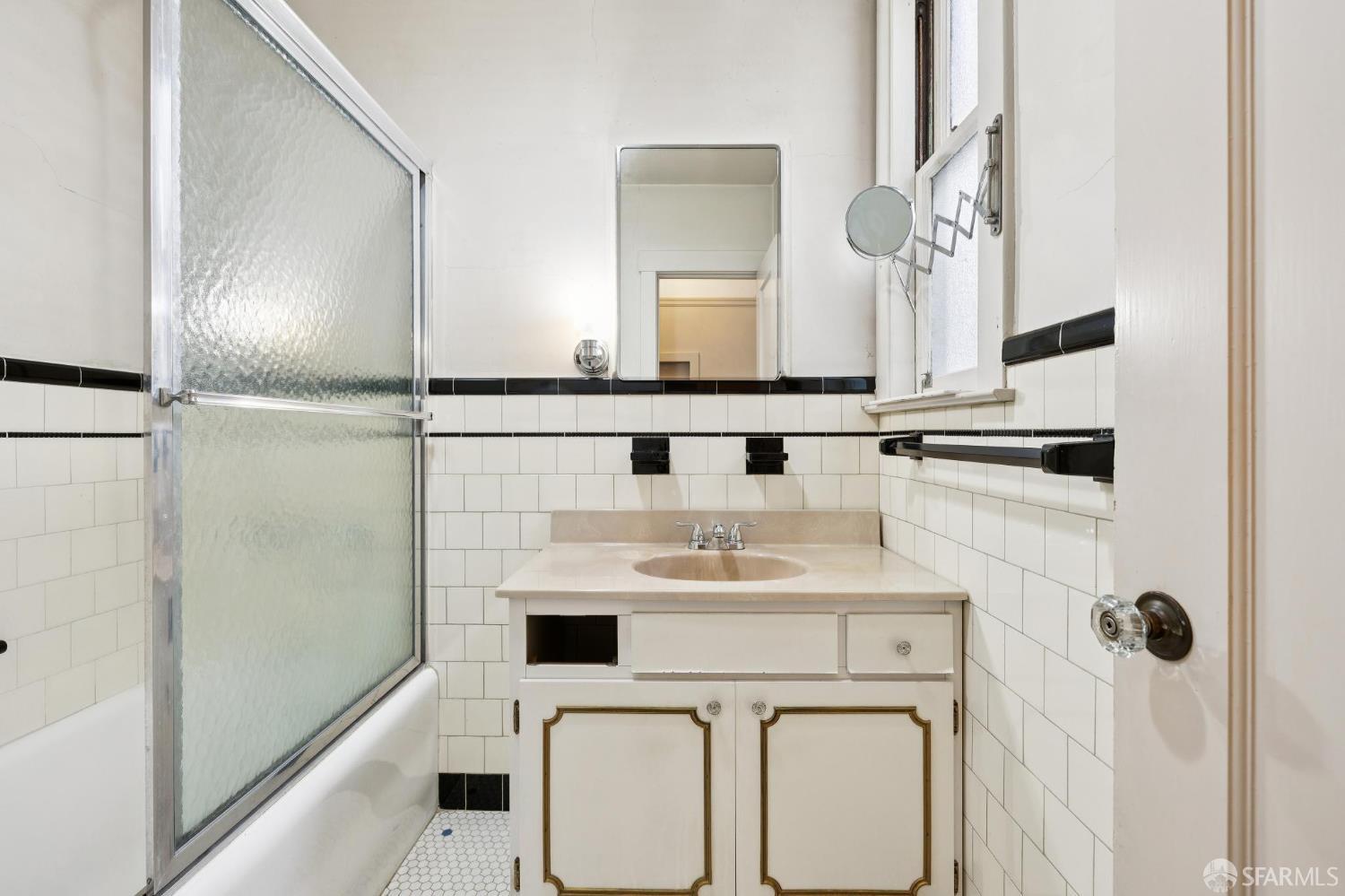 Detail Gallery Image 21 of 28 For 1683 21st Ave, San Francisco,  CA 94122 - 2 Beds | 1 Baths