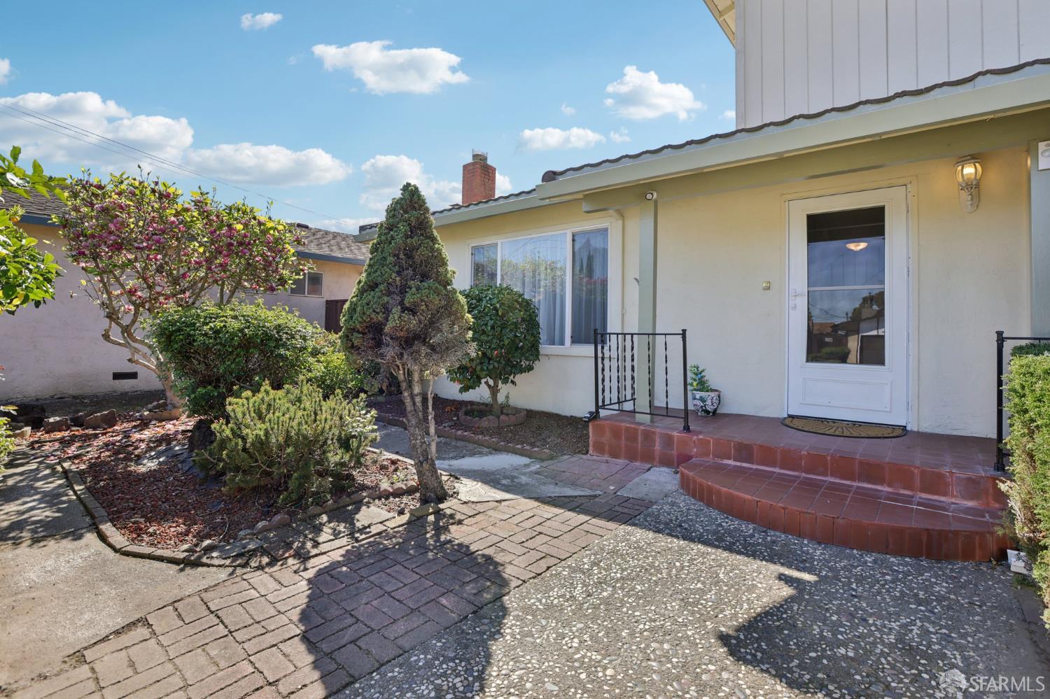 Detail Gallery Image 4 of 44 For 14563 Maracaibo Rd, San Leandro,  CA 94577 - 4 Beds | 2/1 Baths