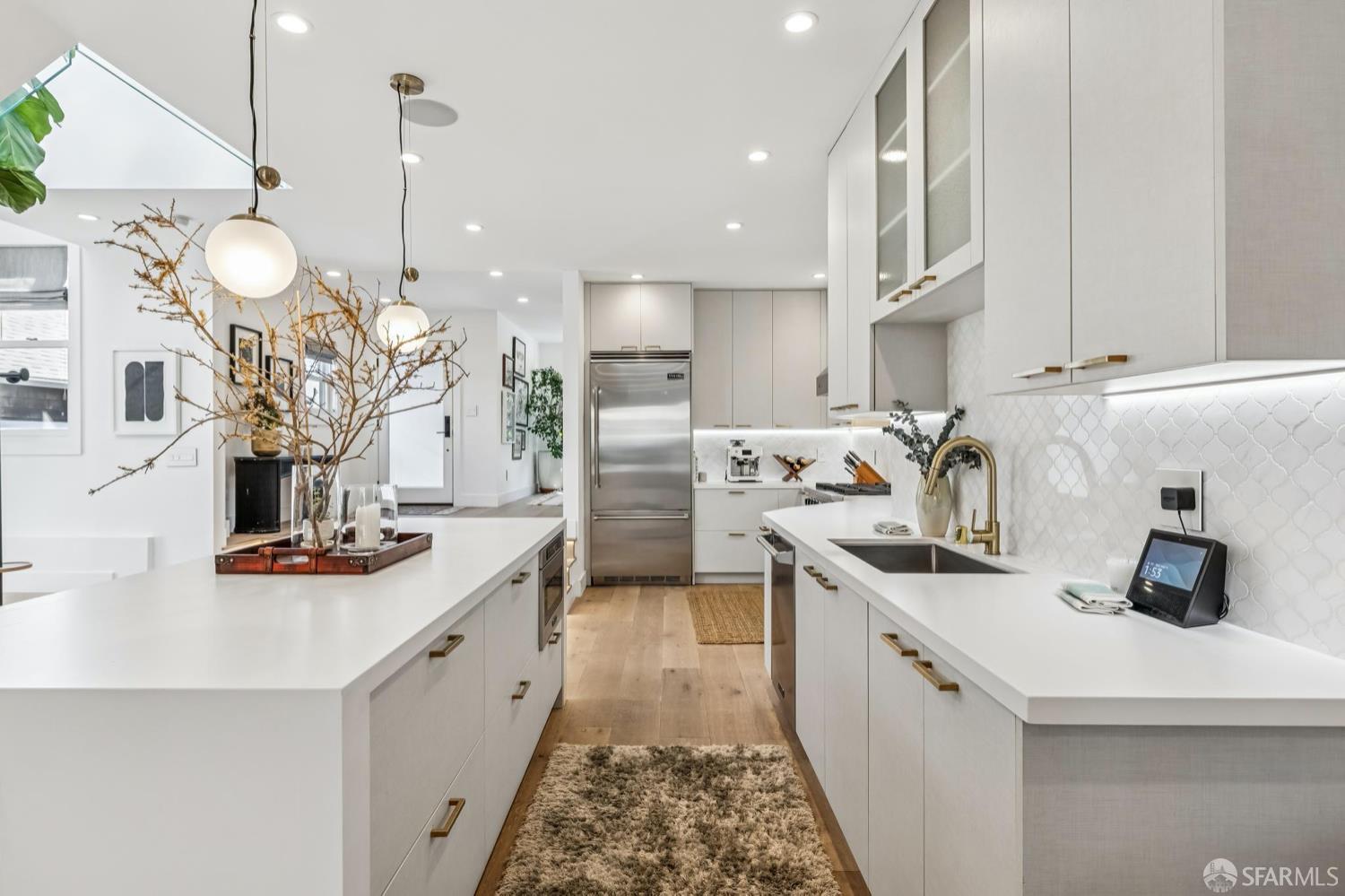 Detail Gallery Image 5 of 33 For 4376 17th St, San Francisco,  CA 94114 - 3 Beds | 3/1 Baths