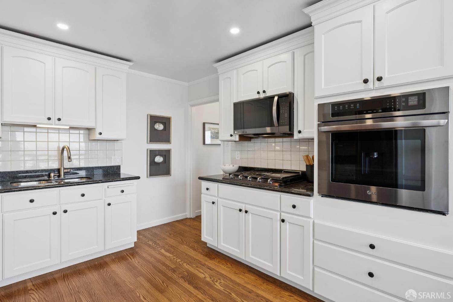 Detail Gallery Image 10 of 42 For 100 Bridgeview Dr, San Francisco,  CA 94124 - 2 Beds | 1 Baths