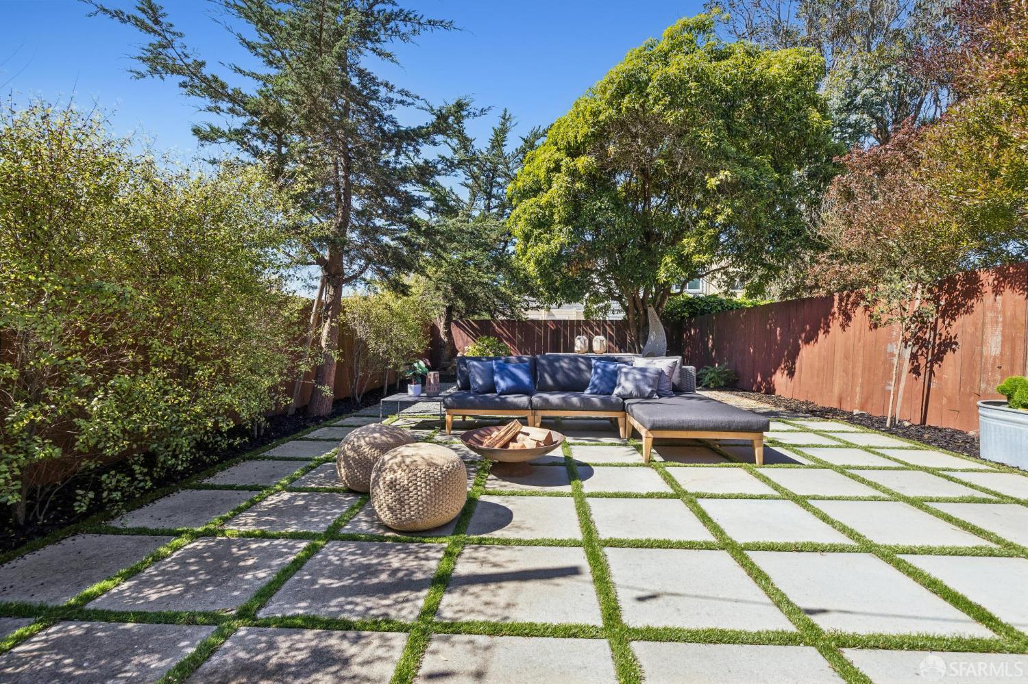 Detail Gallery Image 2 of 32 For 1255 45th Ave, San Francisco,  CA 94122 - 3 Beds | 2 Baths