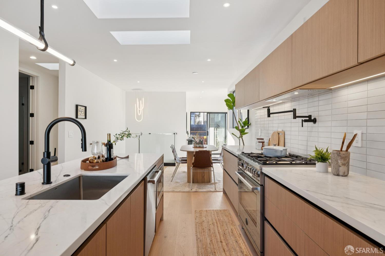 Detail Gallery Image 21 of 90 For 907 Athens St, San Francisco,  CA 94112 - 4 Beds | 4 Baths