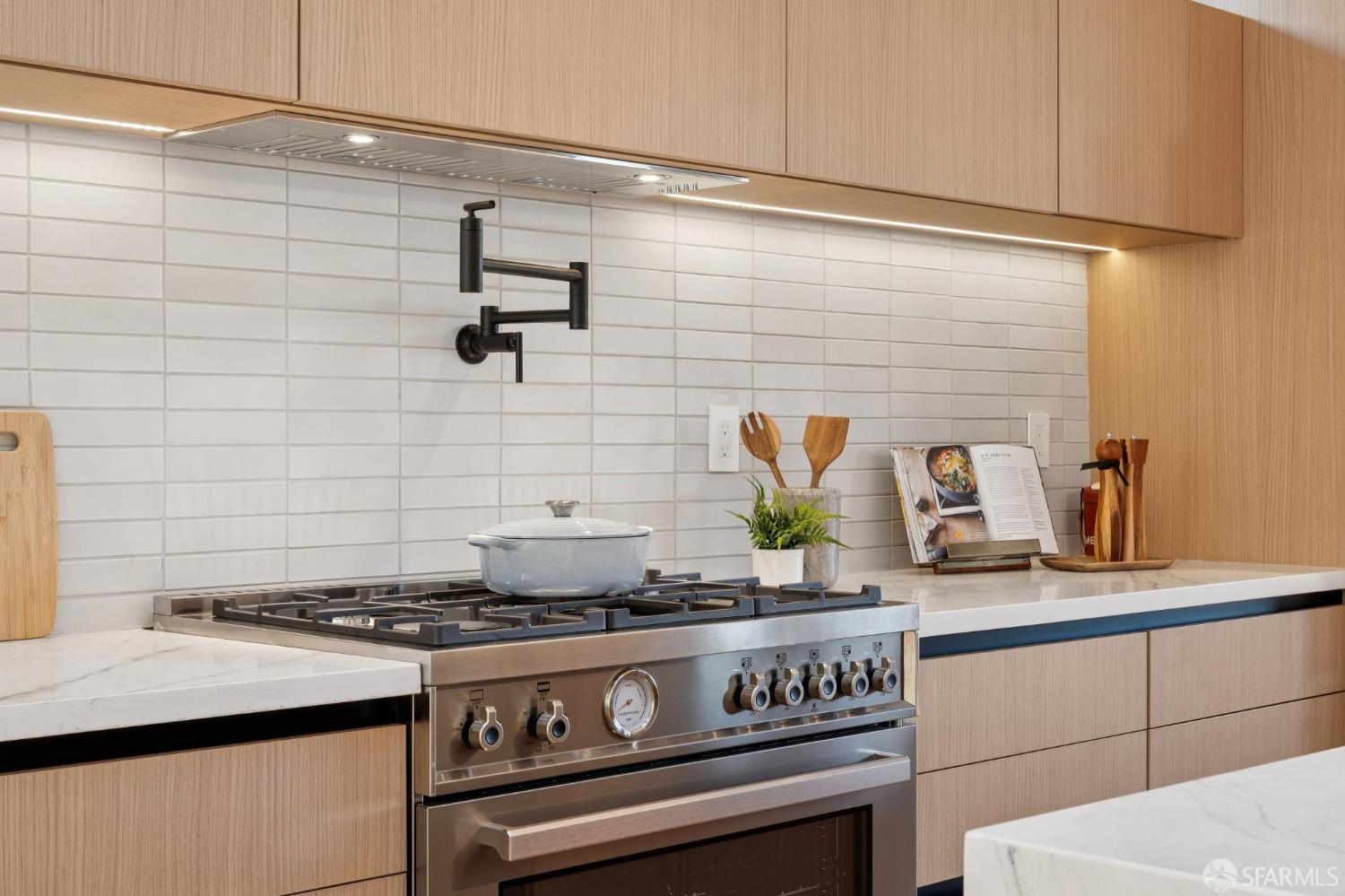 Detail Gallery Image 20 of 90 For 907 Athens St, San Francisco,  CA 94112 - 4 Beds | 4 Baths